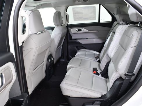 New 2025 Ford Explorer Active w/ Active Comfort Package image 16