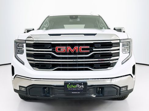 Used 2024 GMC Sierra 1500 SLT image 2