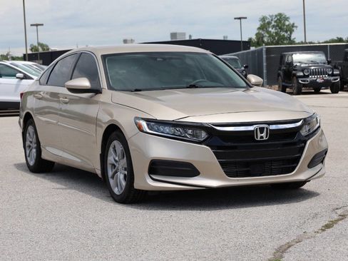 Used 2018 Honda Accord LX image 4