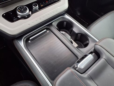 Used 2025 Ford Expedition Active image 15