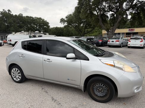 Used 2013 Nissan Leaf S w/ Charger Pkg FWD image 7