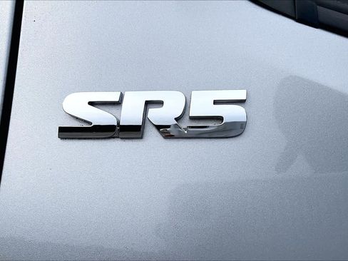 Used 2017 Toyota Tacoma SR5 w/ Tow Package image 10