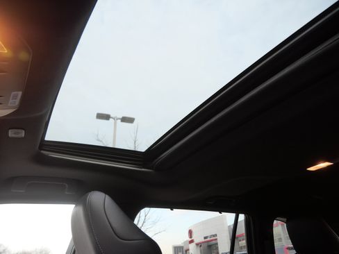 Certified 2025 Toyota Highlander XSE image 34