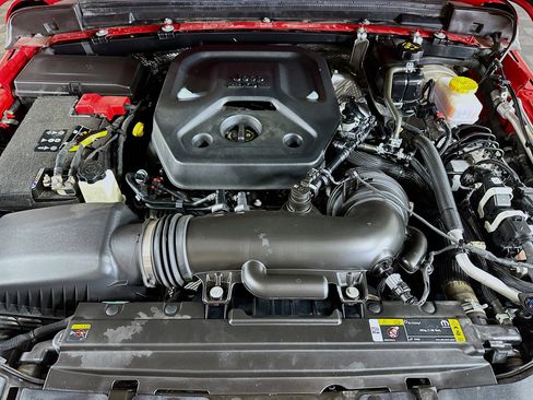 Used 2025 Jeep Wrangler Unlimited Rubicon image 27