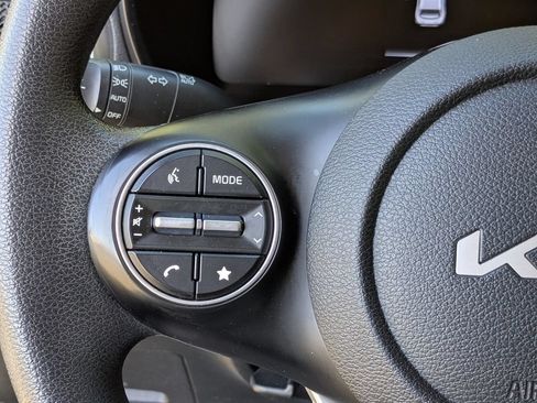 Used 2023 Kia Soul LX w/ Option Group 015 FWD image 16
