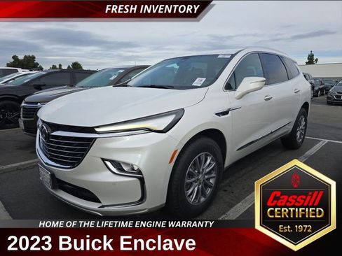 Used 2023 Buick Enclave Essence image 1