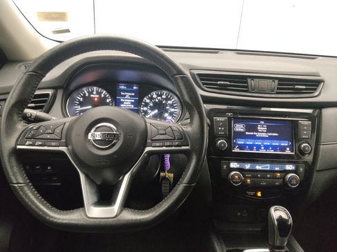 Used 2020 Nissan Rogue SV FWD image 22