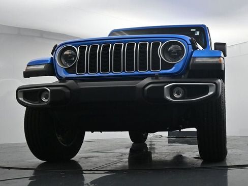 Used 2025 Jeep Wrangler Unlimited Sahara AWD/4WD image 33