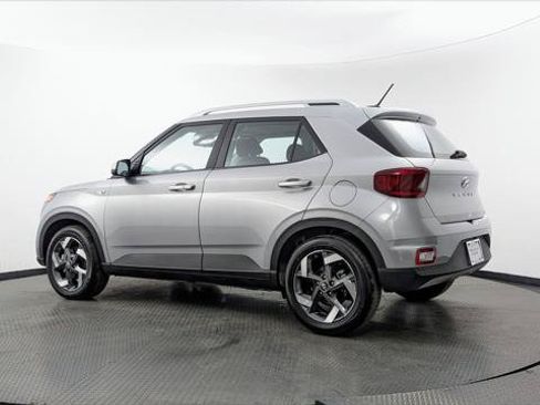 Used 2026 Hyundai Venue SEL FWD image 6