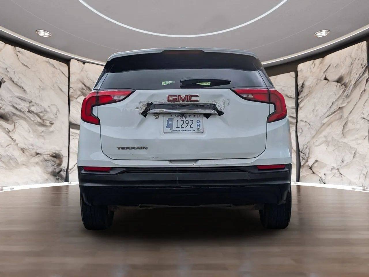 Used 2020 GMC Terrain SLE w/ LPO, Floor Liner Package FWD image 10