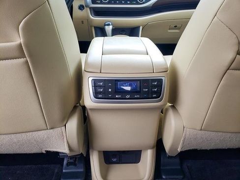 Used 2016 Toyota Highlander Limited image 22