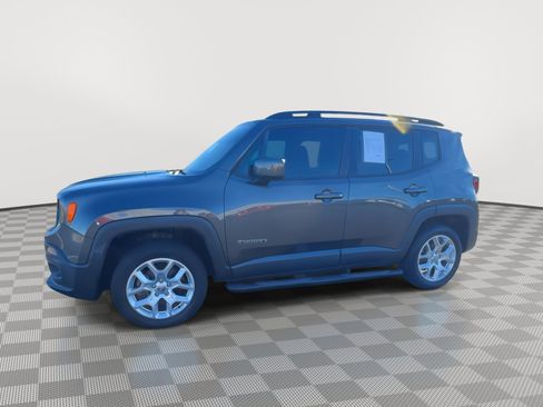 Used 2017 Jeep Renegade Latitude w/ Popular Equipment Group image 5
