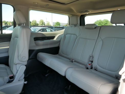 Used 2024 Jeep Wagoneer Series III w/ Premium Group I AWD/4WD image 37