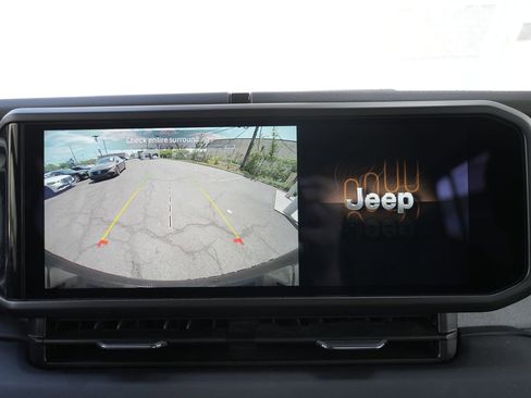 Used 2025 Jeep Wrangler Unlimited Sahara w/ Safety Group AWD/4WD image 54