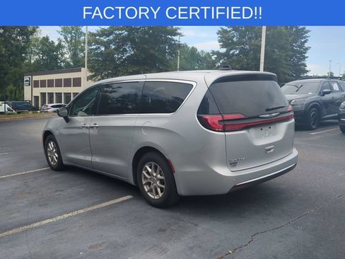 Certified 2024 Chrysler Pacifica Touring-L FWD image 3