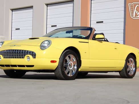 Used 2004 Ford Thunderbird image 37