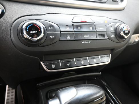 Used 2016 Kia Sorento SX image 13