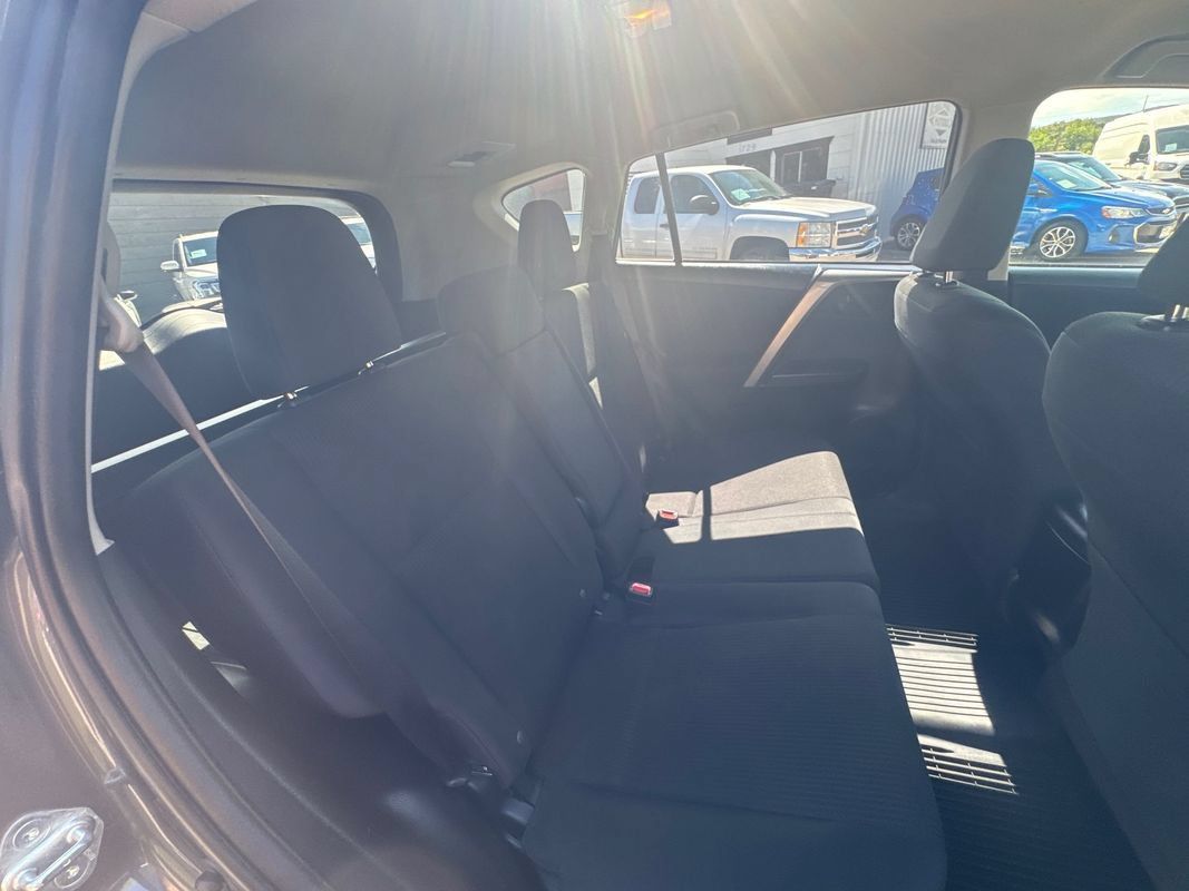 Used 2018 Toyota RAV4 LE w/ All Weather Liner Package AWD/4WD image 17