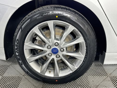 Used 2017 Ford Fusion SE FWD image 32