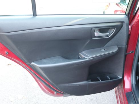Used 2015 Toyota Camry LE FWD image 14