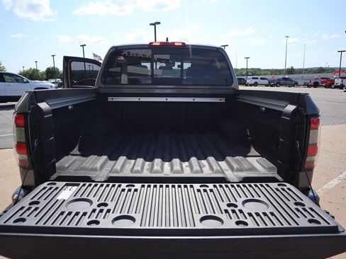 Used 2022 Nissan Frontier SV AWD/4WD image 7