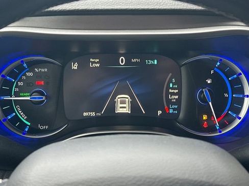 Used 2021 Chrysler Pacifica Touring-L image 29