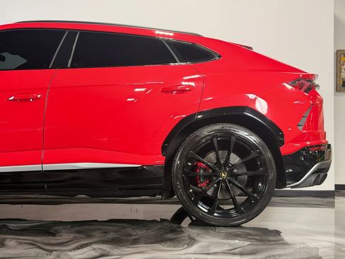 Used 2019 Lamborghini Urus Sport Utility 4D image 4