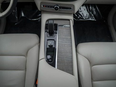 Used 2024 Volvo XC90 B6 Plus w/ Protection Package image 26