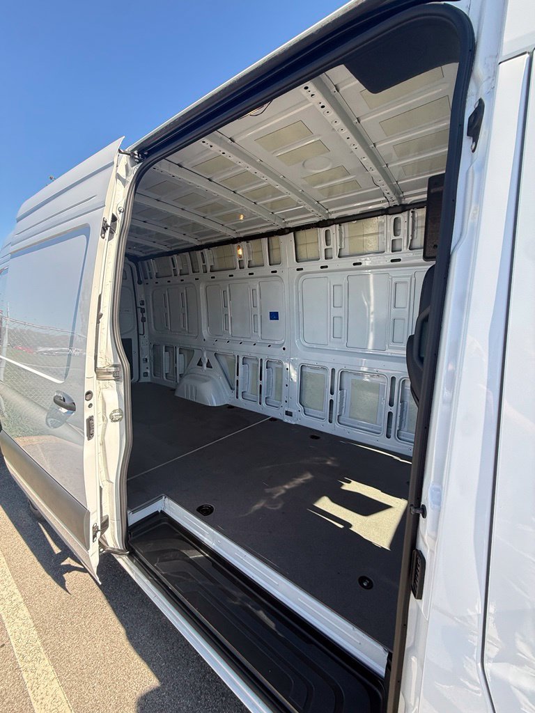 Used 2024 Mercedes-Benz Sprinter 2500 image 13