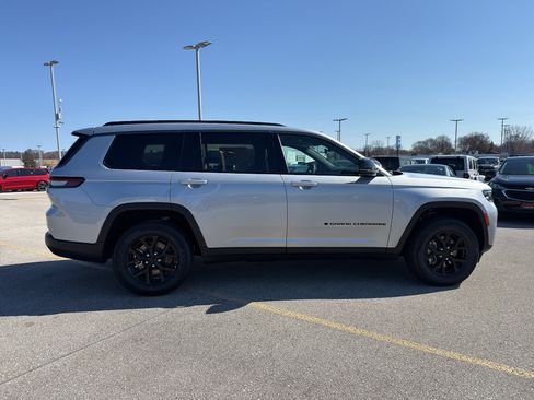 New 2026 Jeep Grand Cherokee L 4WD image 4