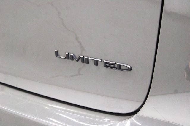 Certified 2025 Chrysler Pacifica Limited FWD image 44