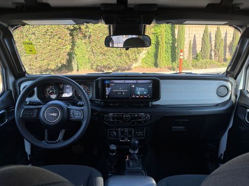 Used 2025 Jeep Wrangler Unlimited Sport AWD/4WD image 32