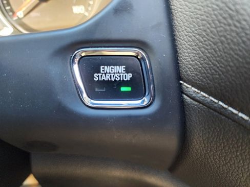 Used 2023 GMC Acadia SLE image 32