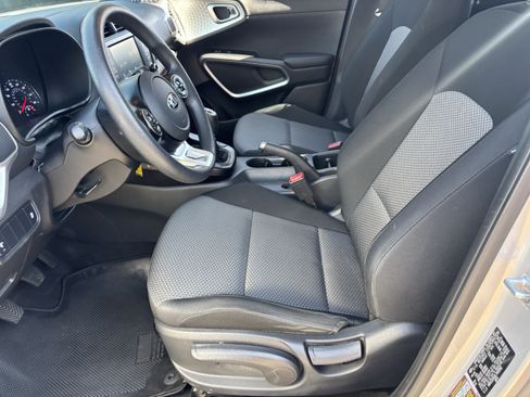 Used 2020 Kia Soul LX FWD image 17