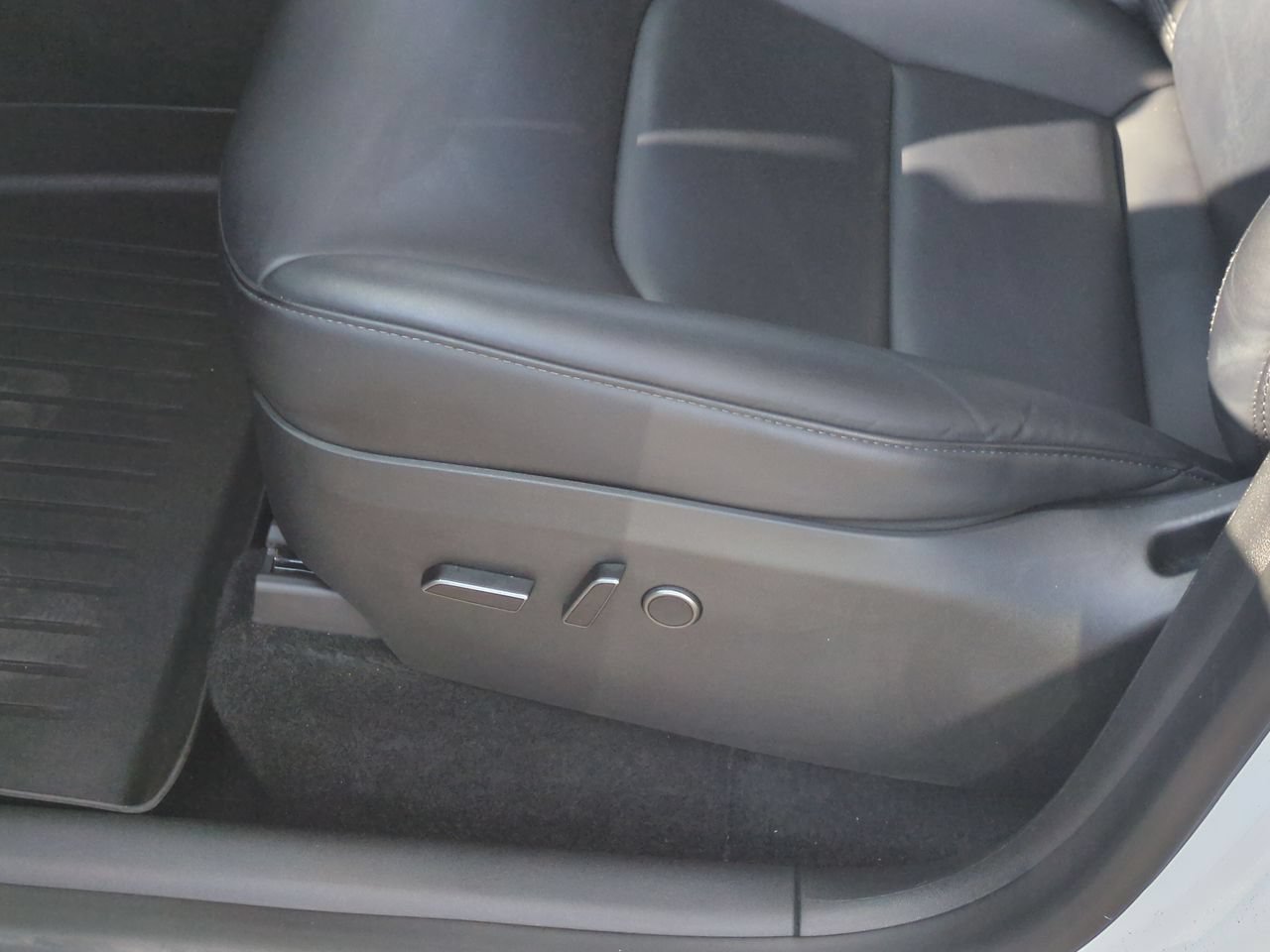 Used 2023 Tesla Model Y Long Range AWD/4WD image 34