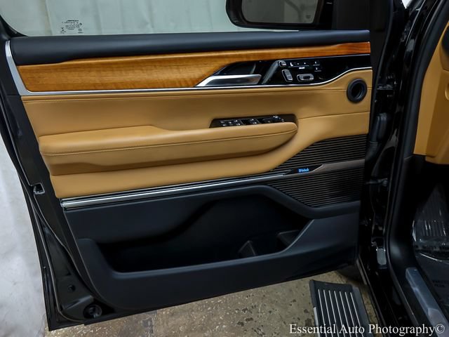 Used 2022 Jeep Grand Wagoneer Series III AWD/4WD image 26