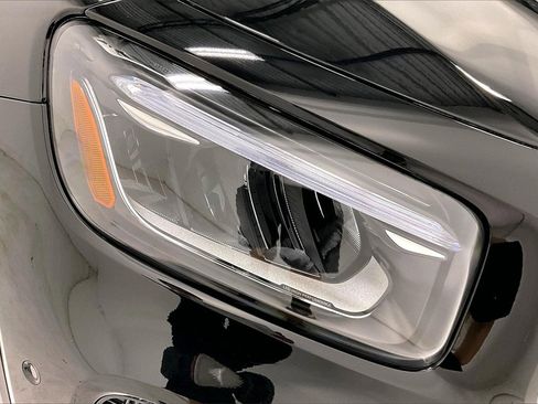 New 2025 Mercedes-Benz GLB 250 4MATIC image 13