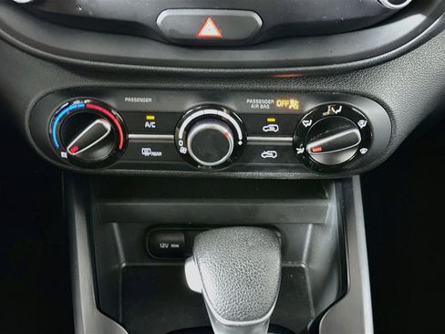 Used 2025 Kia Soul LX w/ LX Technology Package FWD image 23