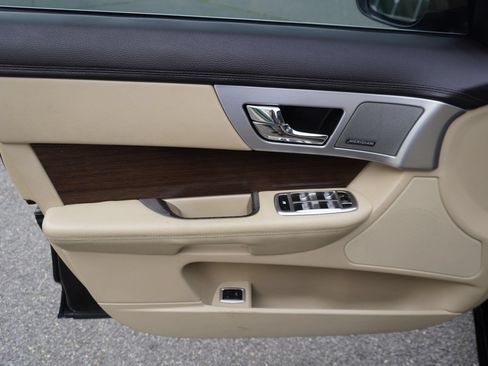 Used 2013 Jaguar XF 3.0 RWD image 13