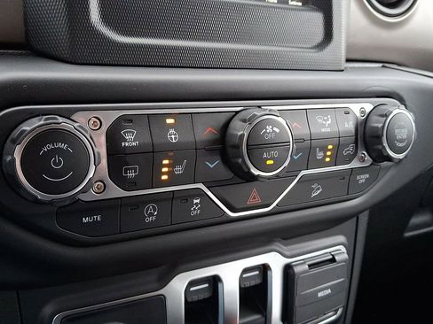 Used 2021 Jeep Wrangler Sport S image 17