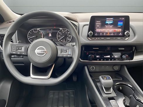 Used 2021 Nissan Rogue SV image 9