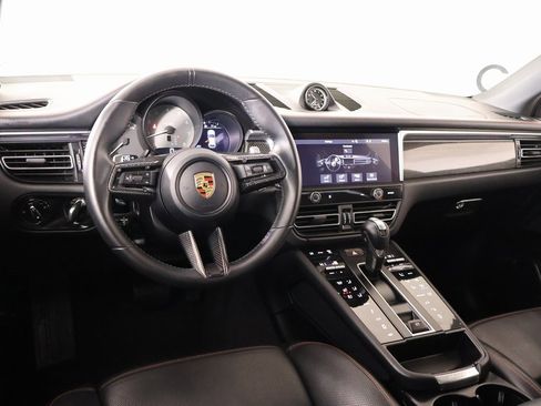 Used 2025 Porsche Macan S image 2