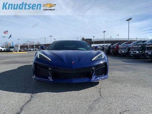 Used 2025 Chevrolet Corvette Z06 image 2