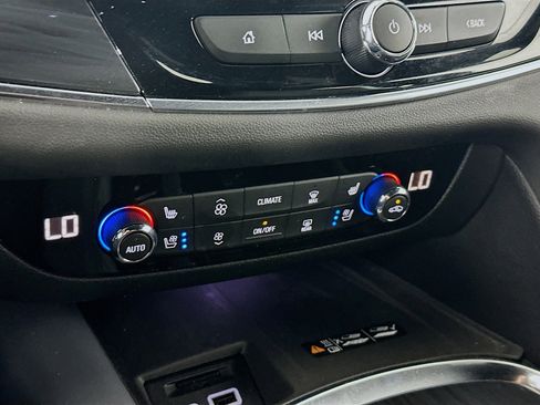 Used 2024 Buick Enclave Premium image 23