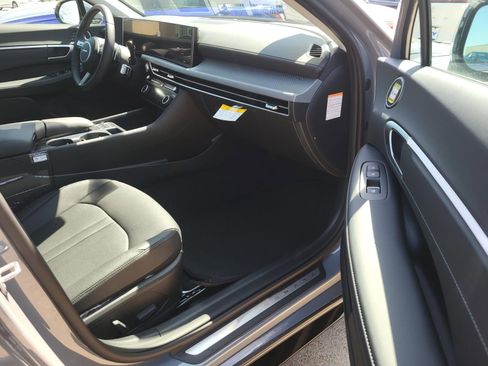 New 2026 Hyundai Sonata Limited FWD image 8