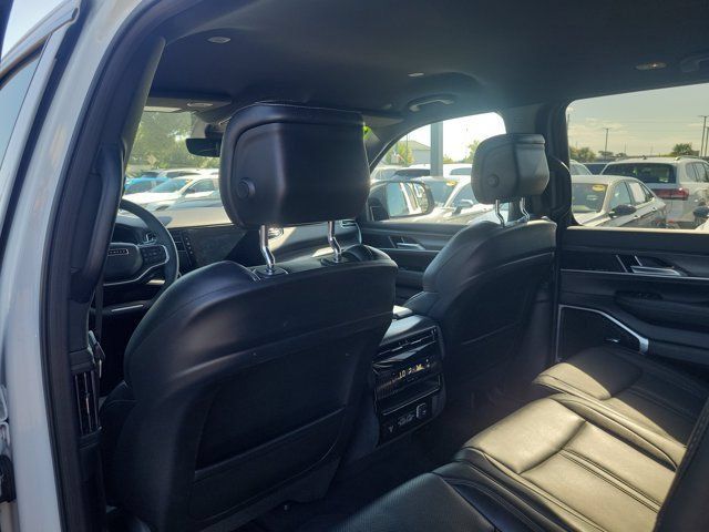 Used 2024 Jeep Wagoneer Series II w/ Flexible Seating Group AWD/4WD image 14