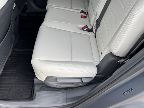 Used 2024 Hyundai Santa Fe Limited FWD image 12