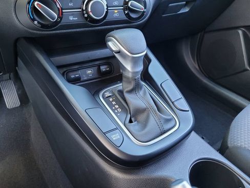 Certified 2025 Kia Soul LX w/ LX Technology Package FWD image 22