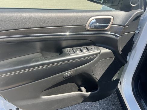 Used 2016 Jeep Grand Cherokee Limited image 10