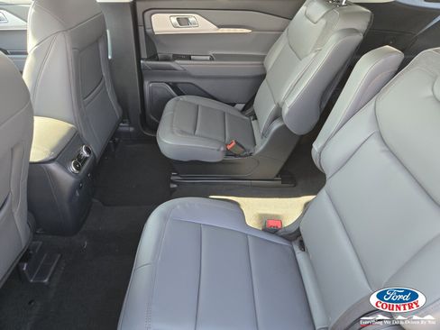 New 2026 Ford Explorer Active w/ Active Comfort Package image 8